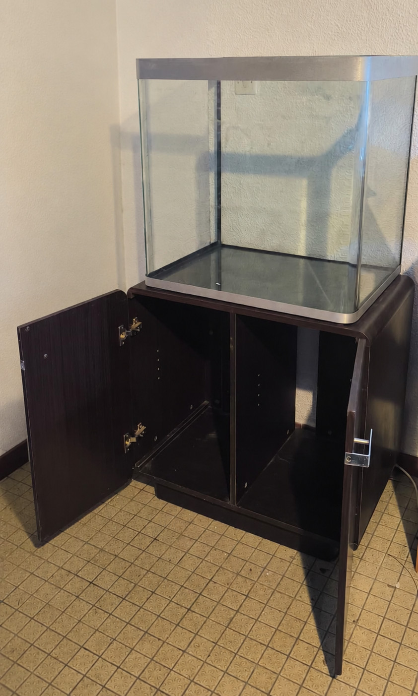 Vend aquarium Osaka 155 + meuble