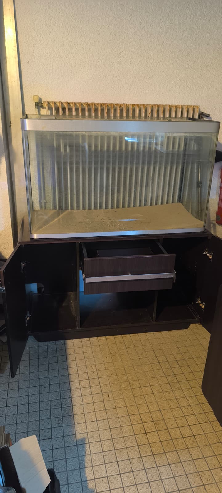 Vend aquarium Osaka 260 + meuble