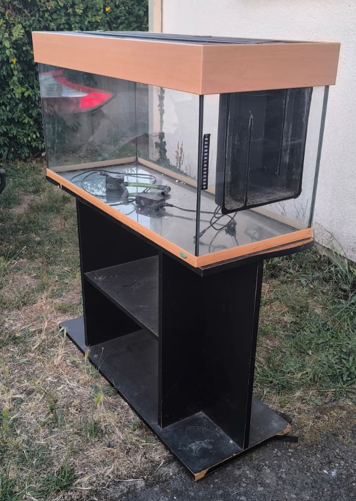 Vend Aquarium Juwel 200L + meuble