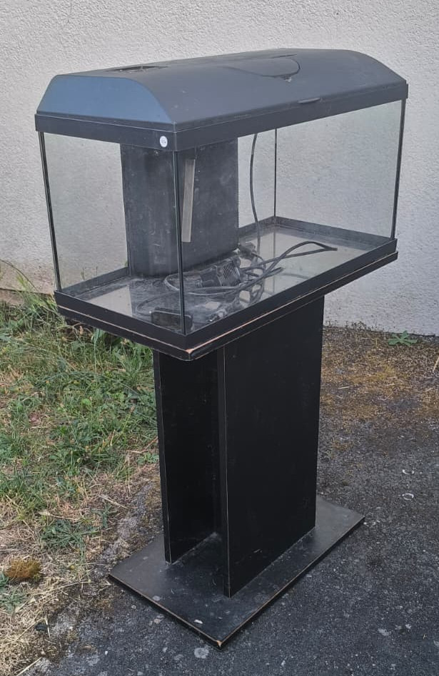 Vend aquarium 56L + meuble
